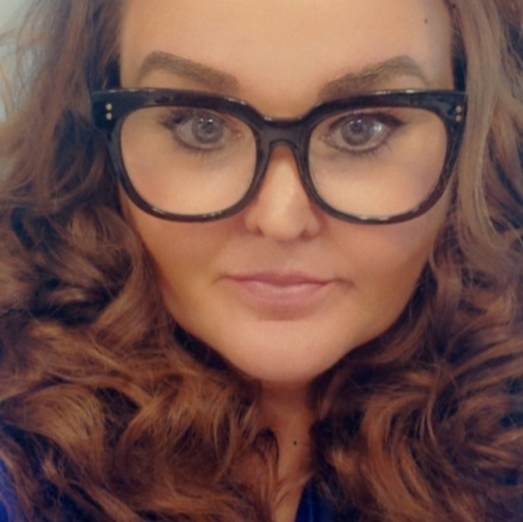 Meet your Posher, Lori - Picture 7 of 8